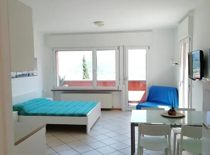 Lake & Castle View Apartment